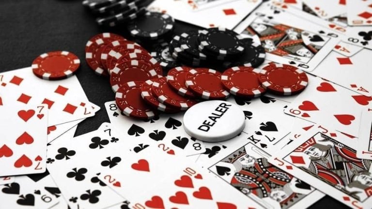 Ilustrasi taruhan sportsbook dan slot online di svp88 dengan kemudahan mobile